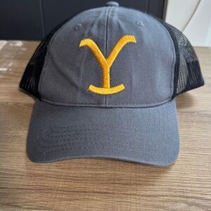 NWT! Yellowstone Ranch Grey and Black SnapBack Trucker Hat